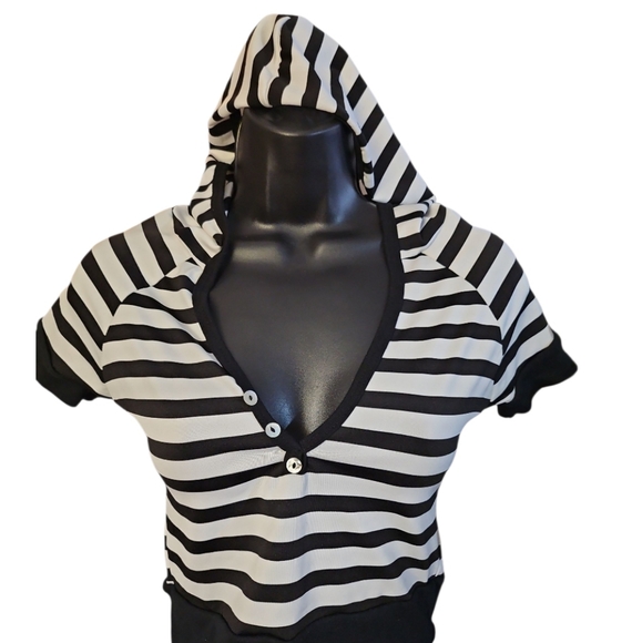 Y2K Black/White Stripe Cropped Top with Hood - Picture 3 of 10
